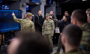 «Титаник» должен затонуть: у Зеленского хотят отобрать армию