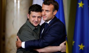 «Сошел с ума»: Макрон боится поражения Украины, так как хочет «использовать украинцев по полной»