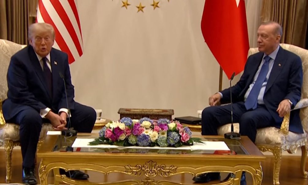 Без Путина никак: Трамп на встрече с Эрдоганом намекнул на долгий разговор с российским лидером и «скорой сделке» Без Путина никак: Трамп на встрече с Эрдоганом намекнул на долгий разговор с российским лидером и «скорой сделке»