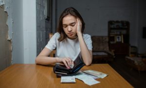 «Стали богаче и не заметили»: средняя начисленная зарплата в России превысила 110 тысяч рублей