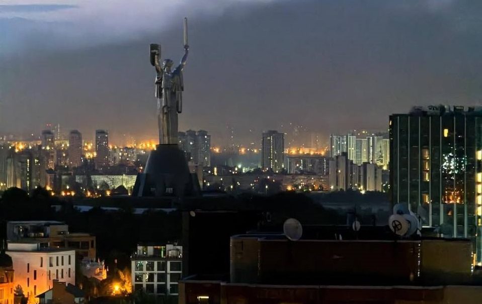 Киев снова в огне: Минобороны РФ сообщило о массовых ударах возмездия по Украине