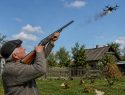 «Ты не ворошиловский стрелок»: деда из-под Волгограда засудили за попытку сбить украинский дрон и лишили ружья