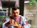 Украинцы давят на жалость, но едят от пуза – проблем с крупой, солью и макаронами быстрого приготовления у них нет