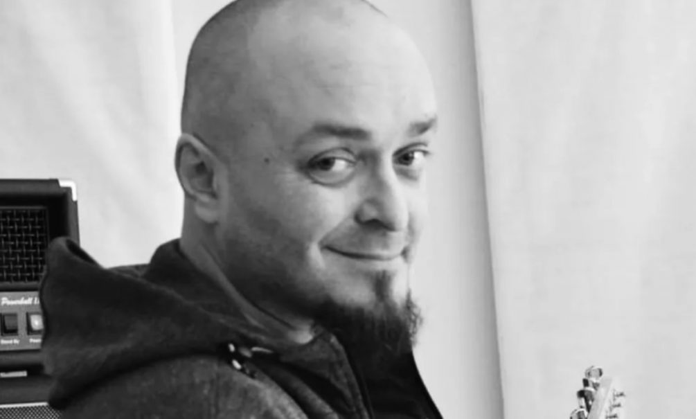 «Прощай, любимый»: жена погибшего бас-гитариста «Кукрыниксов» обратилась к журналистам 