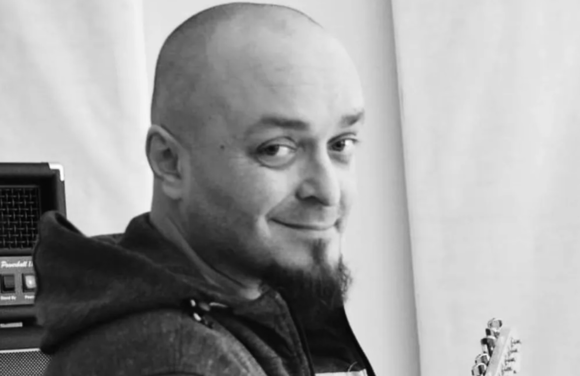 Нашли с отрубленной рукой: в Санкт-Петербурге погиб музыкант рок-группы «Кукрыниксы» Дмитрий Оганян