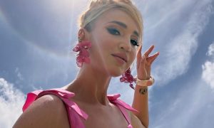 «Я стала тетей»: Ольга Бузова поделилась фото с новорожденной племянницей