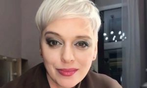 Практически ослепла и оглохла: у звезды сериала «Не родись красивой» Нелли Уваровой резко ухудшилось здоровье