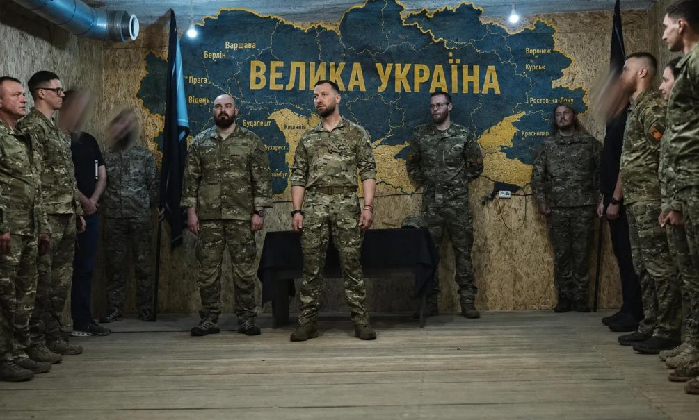 «Що? Опять море копать?»: европейцев шокировала карта «Великой Украины», которую случайно «засветили» в штабе «Азова»* 