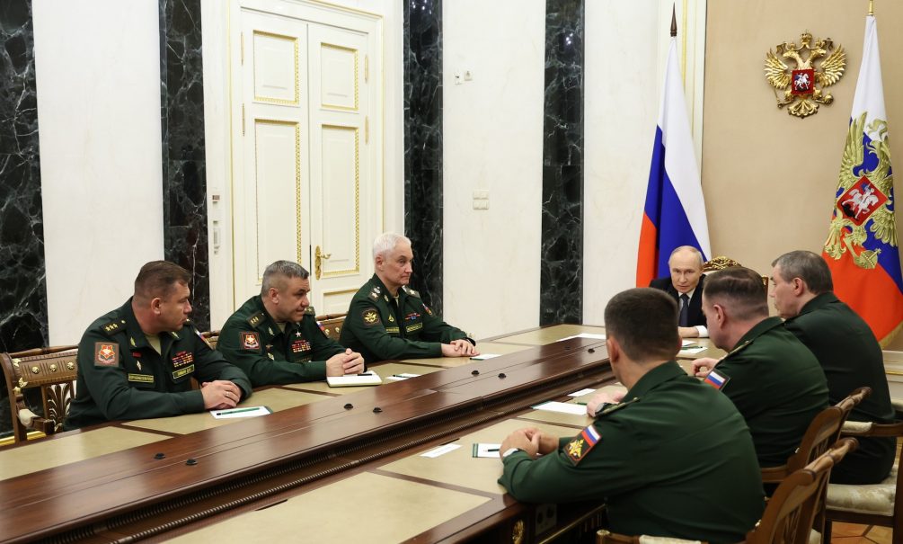 "Очень и очень давно назрело": Путин сделал ряд важных изменений в руководстве СВО и тылом. Первая реакция в обществе