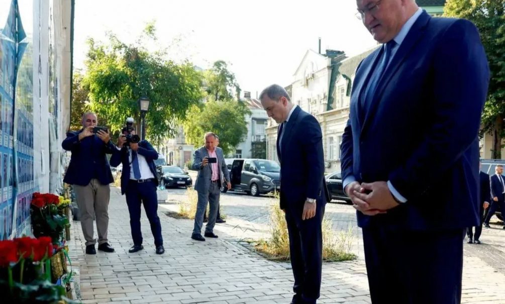 «Почтил память ВСУшников»: глава МИД Азербайджана прилетел в Киев к «союзнику» - БлокнотРУ - Новости Азербайджана. Азербайджан новости. Азербайджан и России новости сегодня 2026. Азербайджан. Азербайджан и Россия отношения сегодня. Азербайджан и Россия. Азербайджан новости сегодня. Азербайджан и Россия. Азербайджан новости на сегодня. Депортация Азербайджанцев из России.