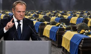 «Чудовищные потери»: премьер Польши рассказал о том, сколько солдат в месяц теряет Киев