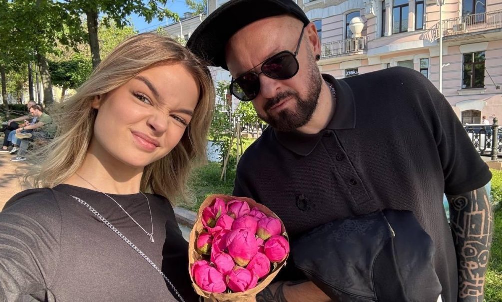 51-летний режиссер &laquo;Закрытой школы&raquo; Марк Горобец расстался с 19-летней супругой