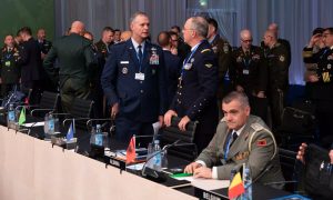 Разбухли: в НАТО официально объявили о готовности к войне с «противником на восточном фланге» из страха произнести «Россия»