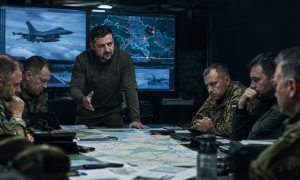 «Всё там кисло и уныло»: Зеленский в окружении военных с грустными лицами объявил о новых операциях против России