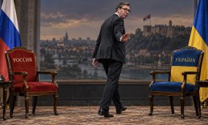 Шаг назад, два вперед: президент Сербии подает в отставку, чтобы удержаться у власти