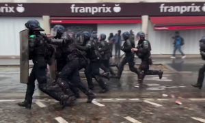 Во Франции готовятся заблокировать соцсети и мессенжеры: ранее за подобное Париж официально осуждал Иран