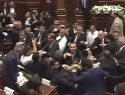 Драка стенка на стенку: армянские депутаты устроили массовое побоище в парламенте