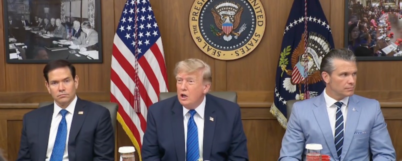 «Тут примчались санитары и зафиксировали нас»: Трамп пошел на риск с новой войной против Ирана «Тут примчались санитары и зафиксировали нас»: Трамп пошел на риск с новой войной против Ирана