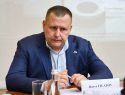 «Ты, урод в шляпе, посиди в моем кресле»: обещавший перевешать всех крымчан самый скандальный мэр сбежал из Украины