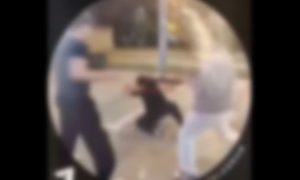 Подростковая банда мигрантов и кавказцев избивает россиян в центре Москвы: появилось видео
