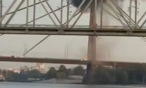 Коллапс в Киеве: нанесен удар по Северному мосту через Днепр