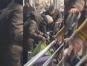 Появились жуткие кадры из Москвы, где мать пыталась задушить двоих детей в коляске, читая «неизвестные молитвы»