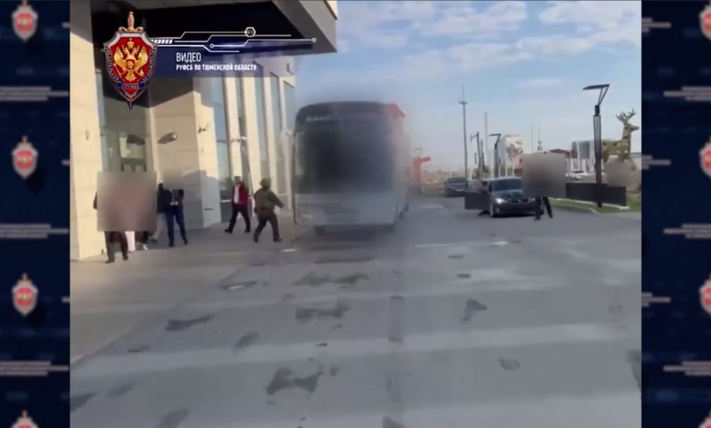 «Показывал, как наших парней взрывали»: водитель-мигрант в Новом Уренгое включил пассажирам террористический ролик 