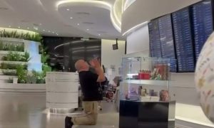 «Люди спят на полу»: сотни рейсов задержаны в Москве из-за атак БПЛА